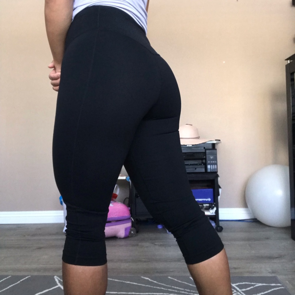 Black Nike cropped leggings XS